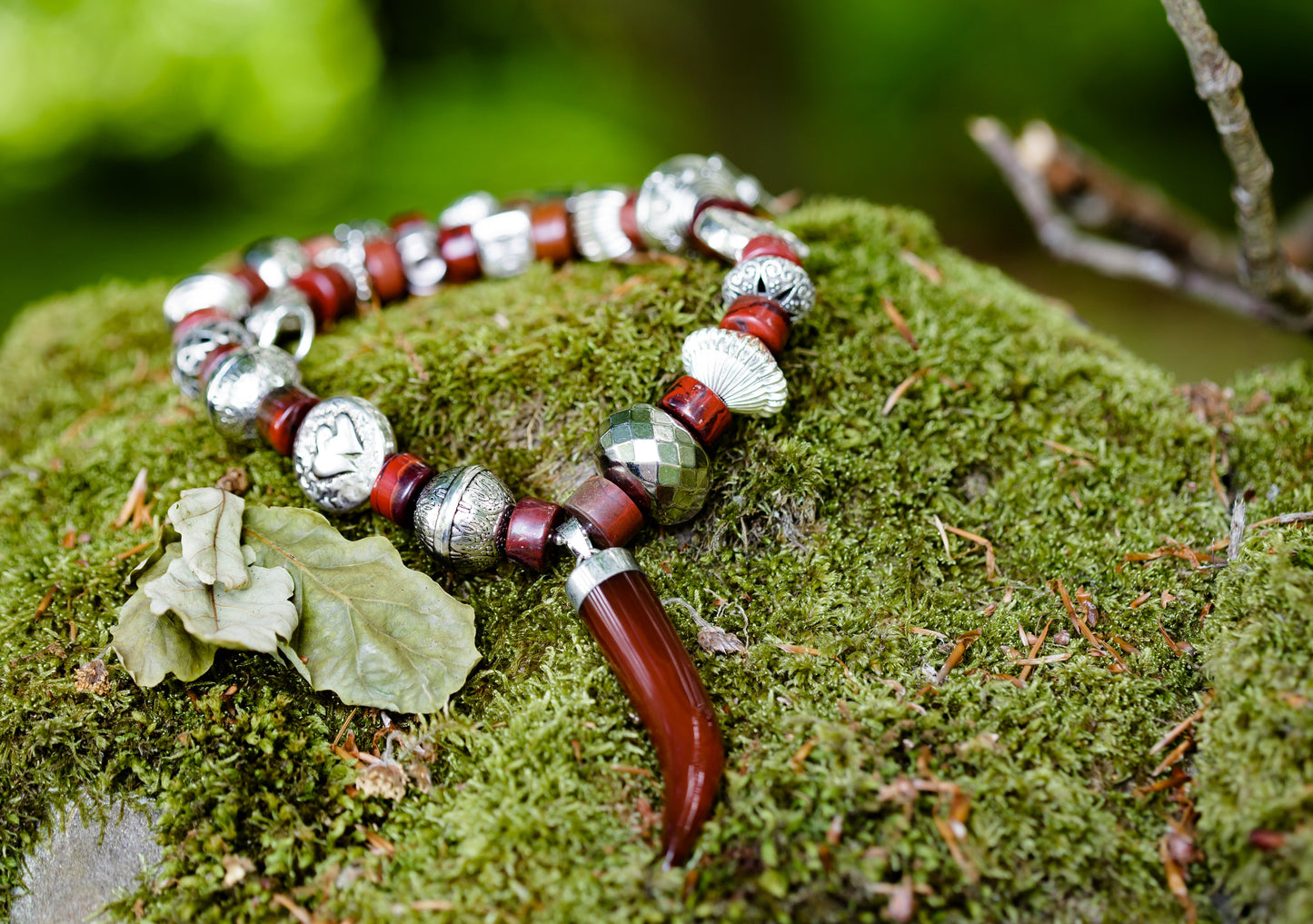 Dark Carnelian Horn Necklace | Hopetown & Hunter