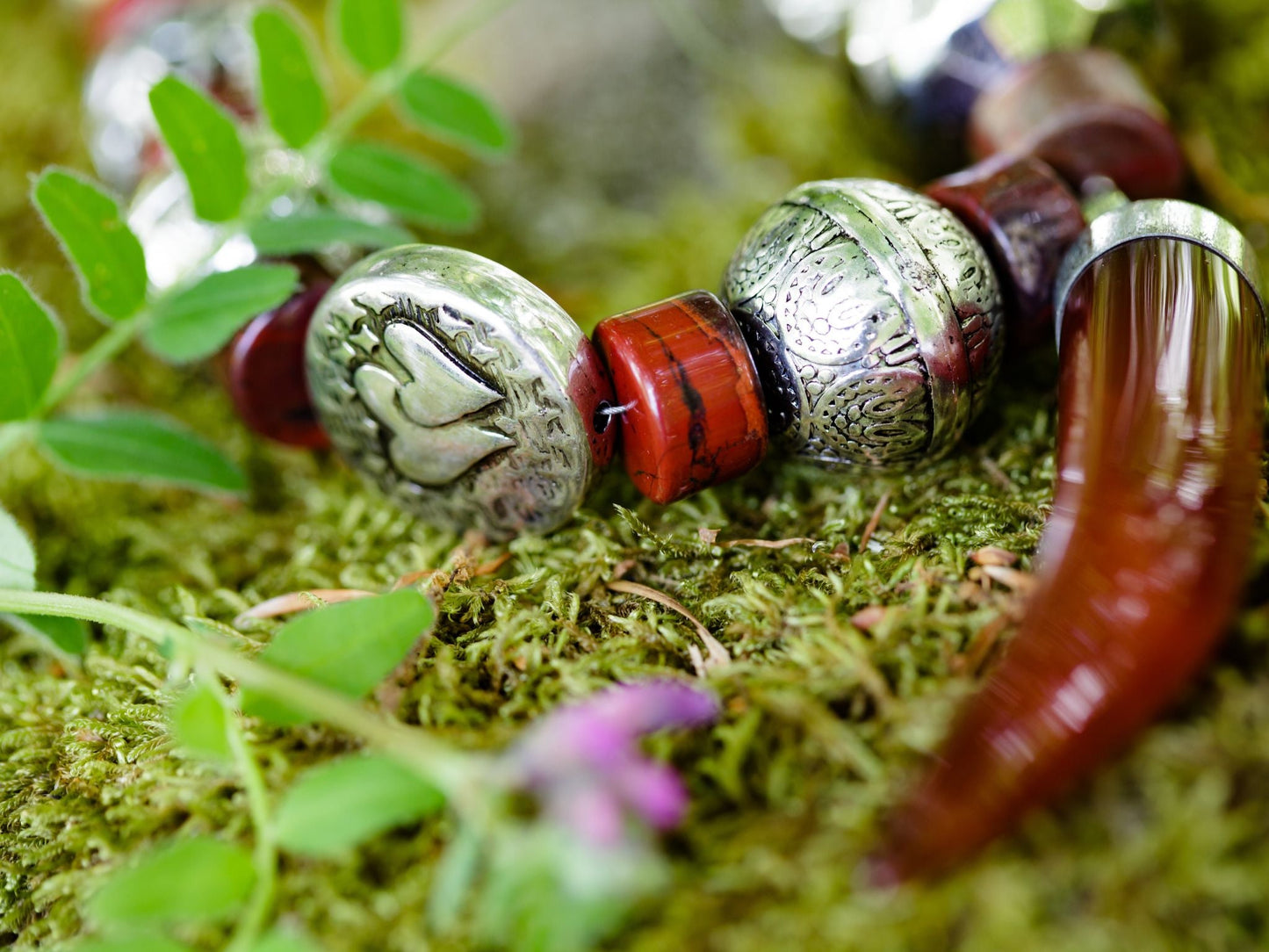 Dark Carnelian Horn Necklace | Hopetown & Hunter